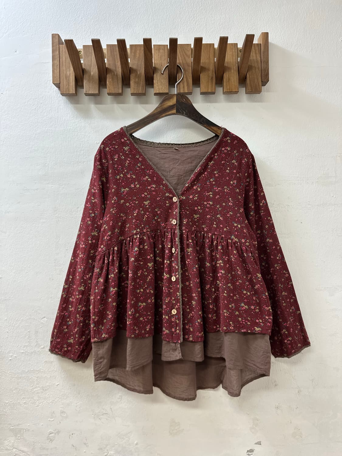 일본빈티지 잔꽃 패턴 레이어드 레이스디테일 페플럼 튜닉 우드버튼블라우스 상품이미지1