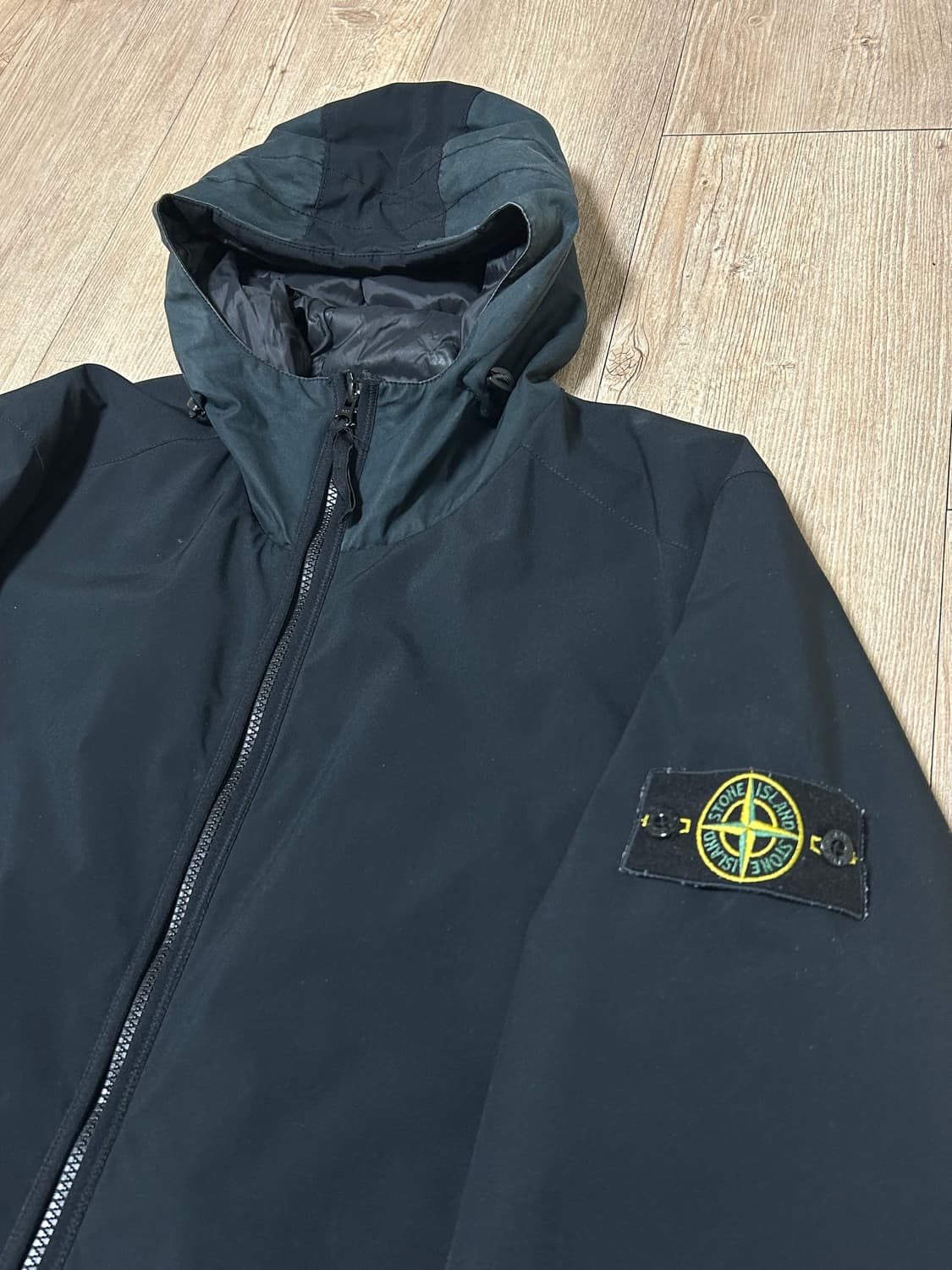 스톤아일랜드 소프트쉘 프리마로프트 자켓 상품이미지1