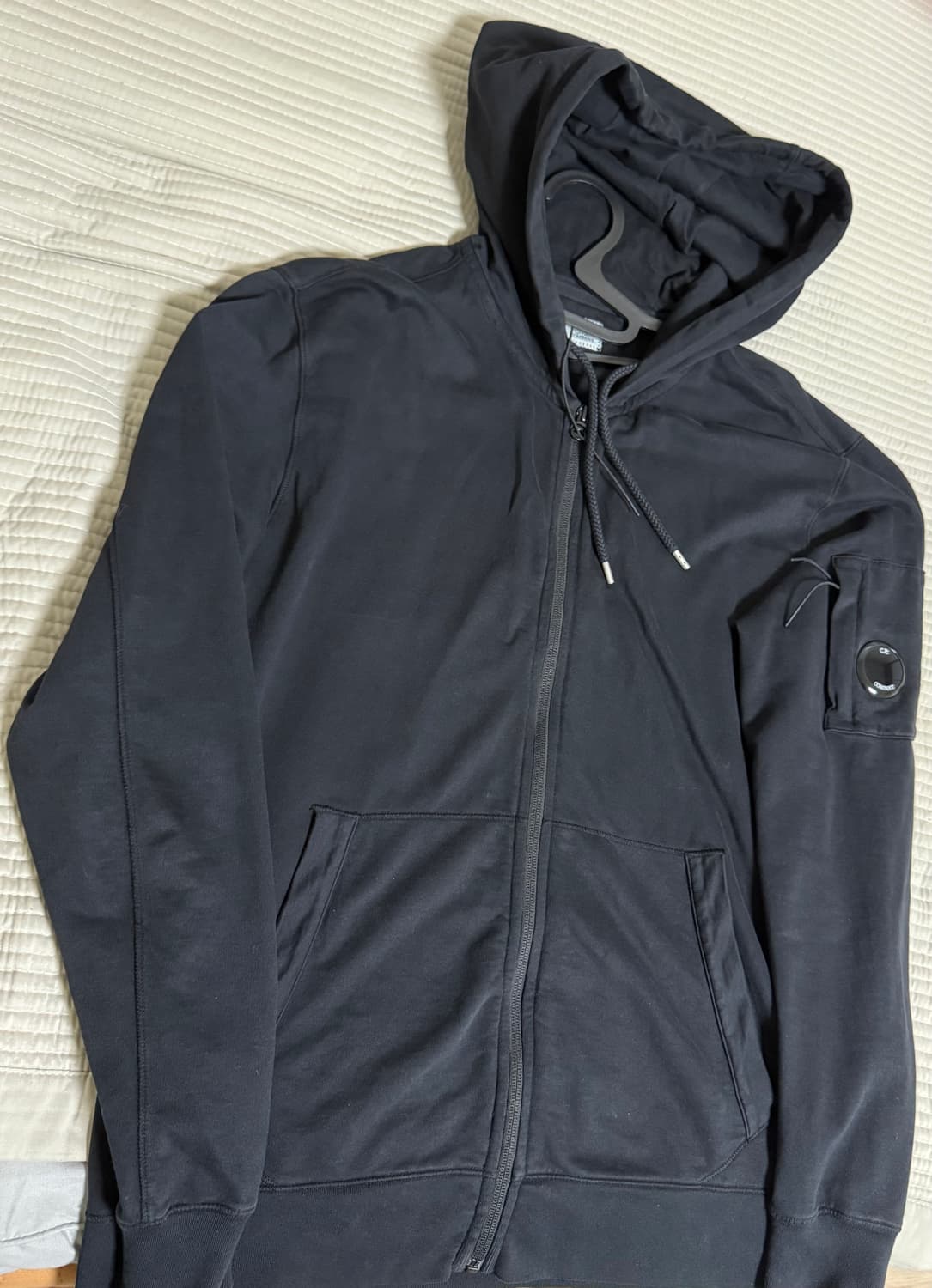 26ss cp컴퍼니 후드집업 블랙 색상 L사이즈 상품이미지1