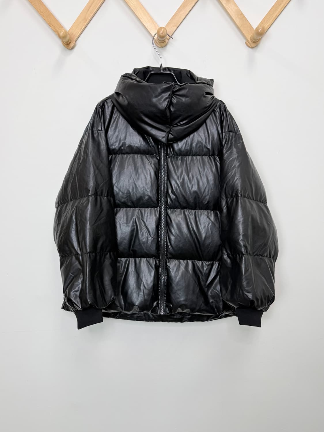 스튜디오톰보이 에코레더 구스다운 패딩 22년 상품이미지5