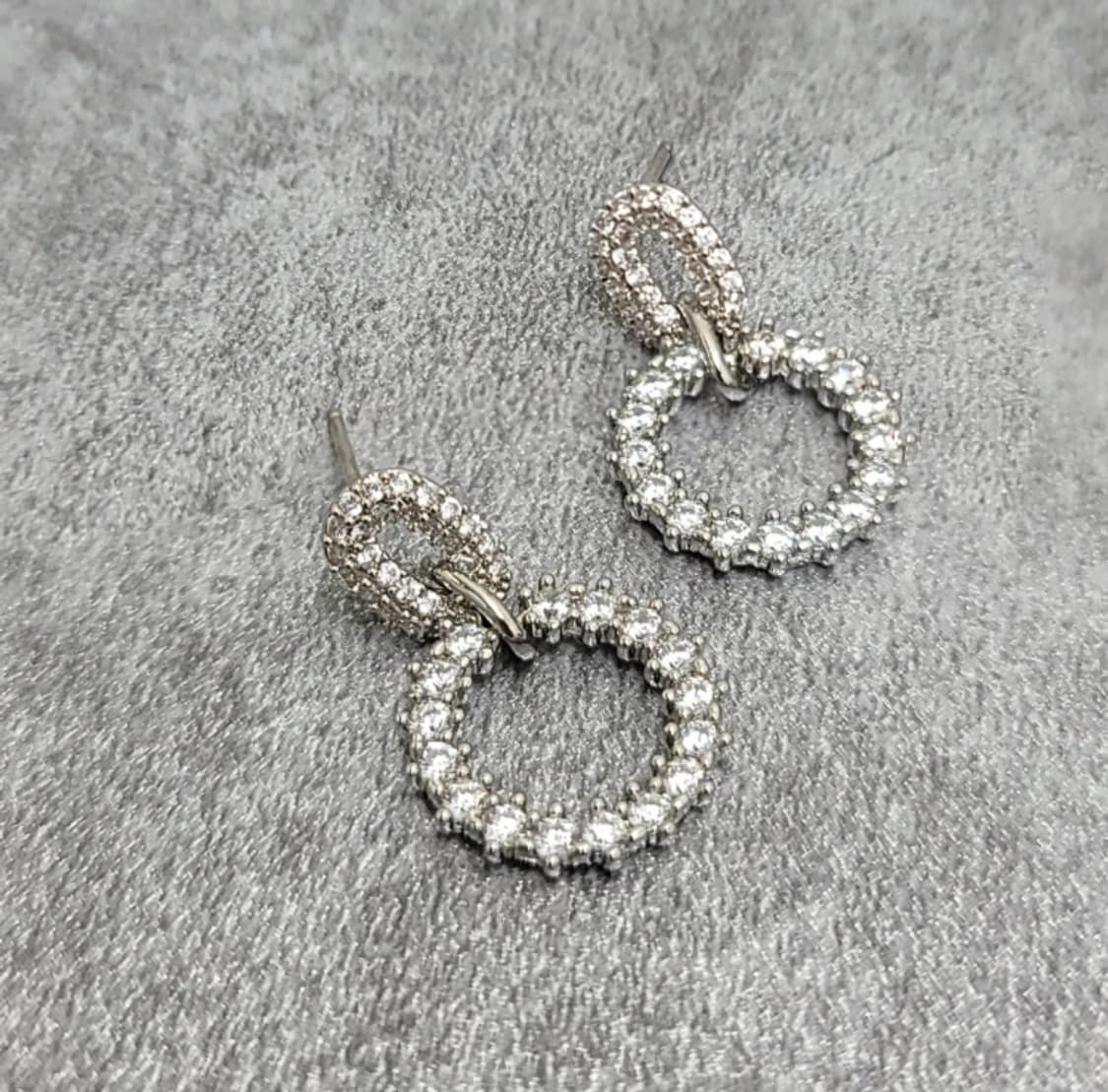 pave setting earrings  상품이미지1