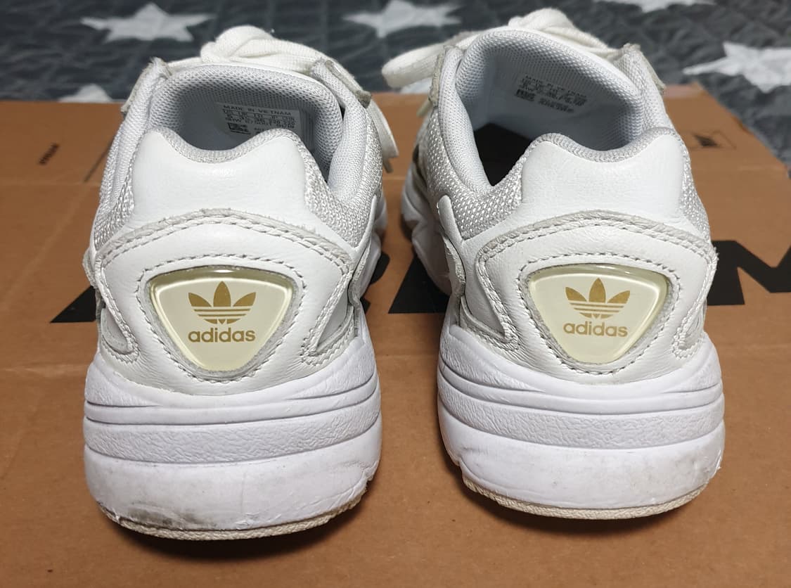 아디다스 팔콘 화이트 골드 어글리 스니커즈 (220) EE8838 상품이미지4