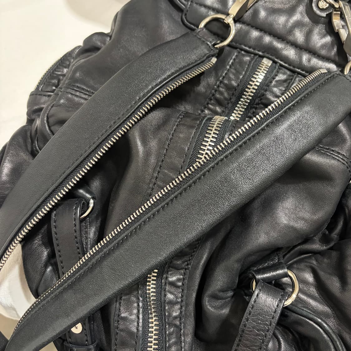 알렉산더왕 레더 마르티백 상품이미지2