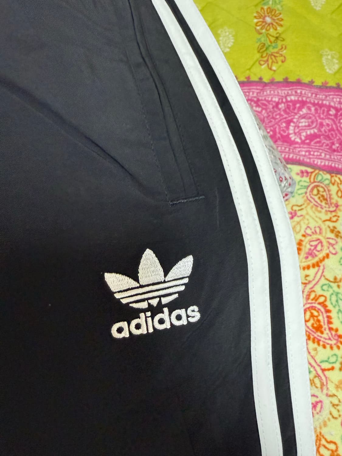 아디다스 아디컬러 우븐 파이어버드 트랙 팬츠 블랙 판매합니다. 상품이미지2