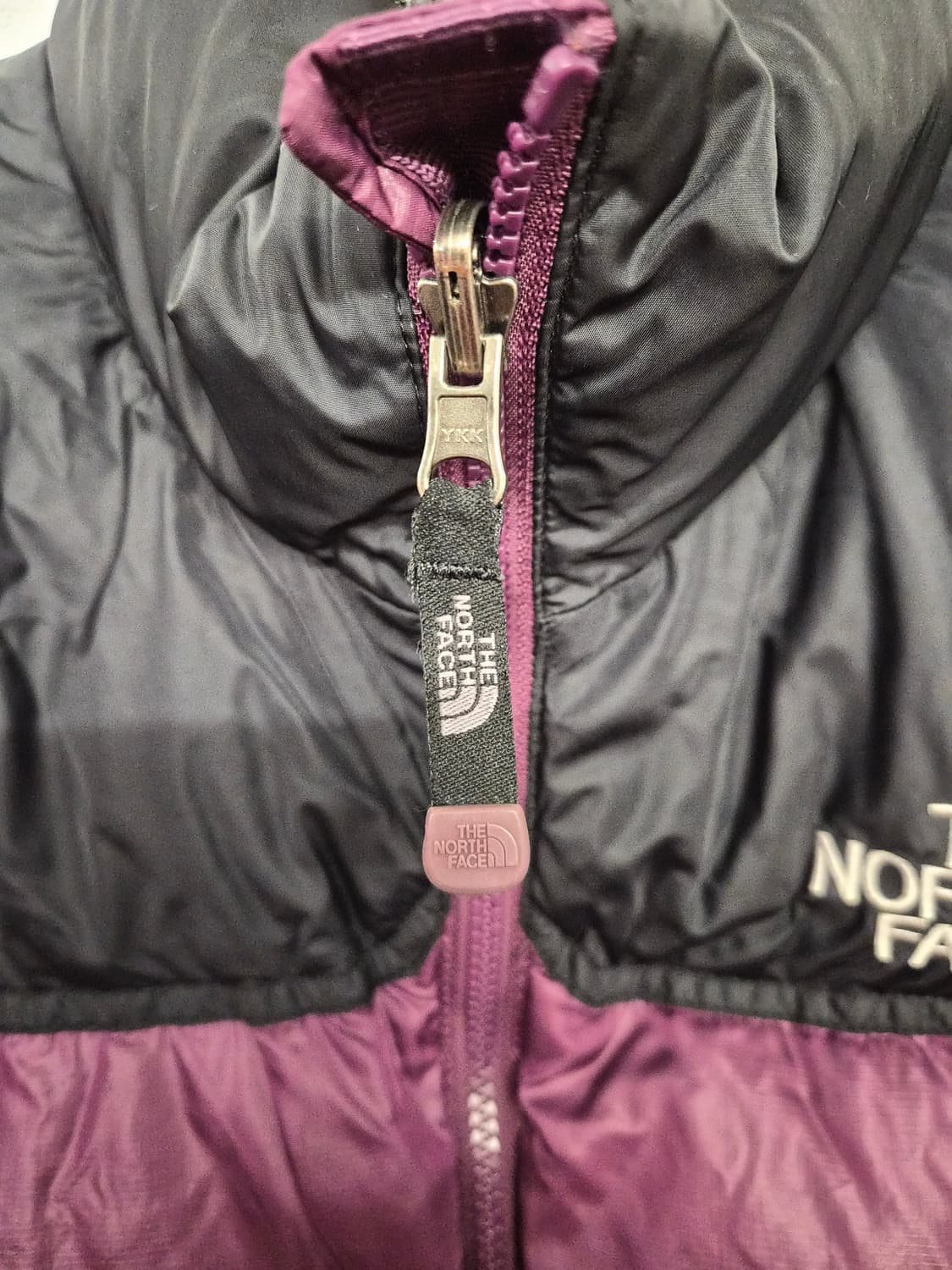 95) 노스페이스 눕시 퍼플/블랙 패딩 팝니다 상품이미지3