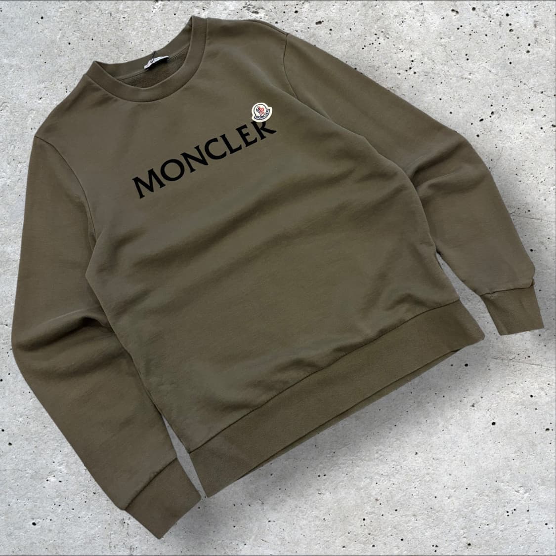 [M] 몽클레어 수입택 로고 맨투맨 카키 C745 상품이미지1