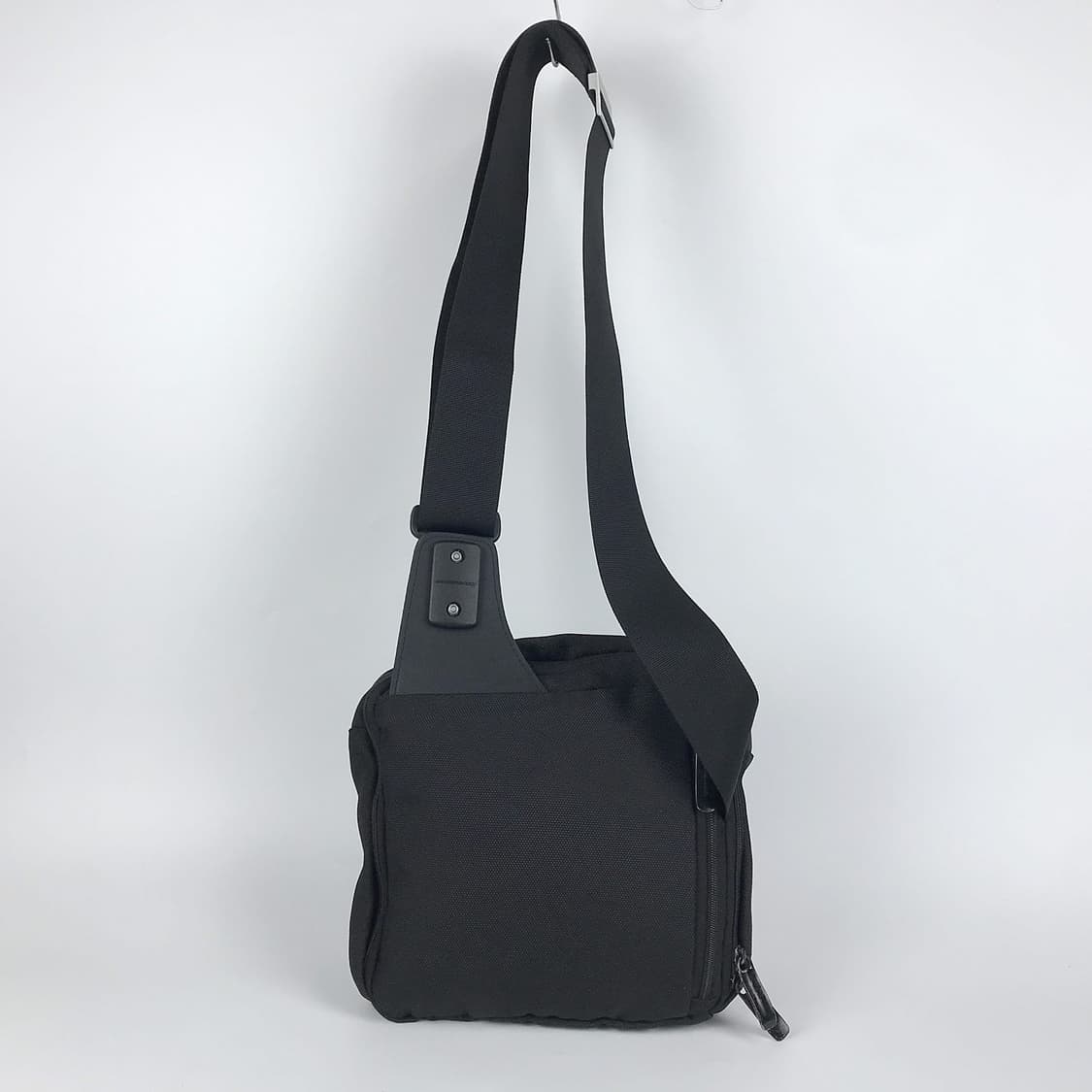 만다리나덕 남성 크로스백 가방 상품이미지5