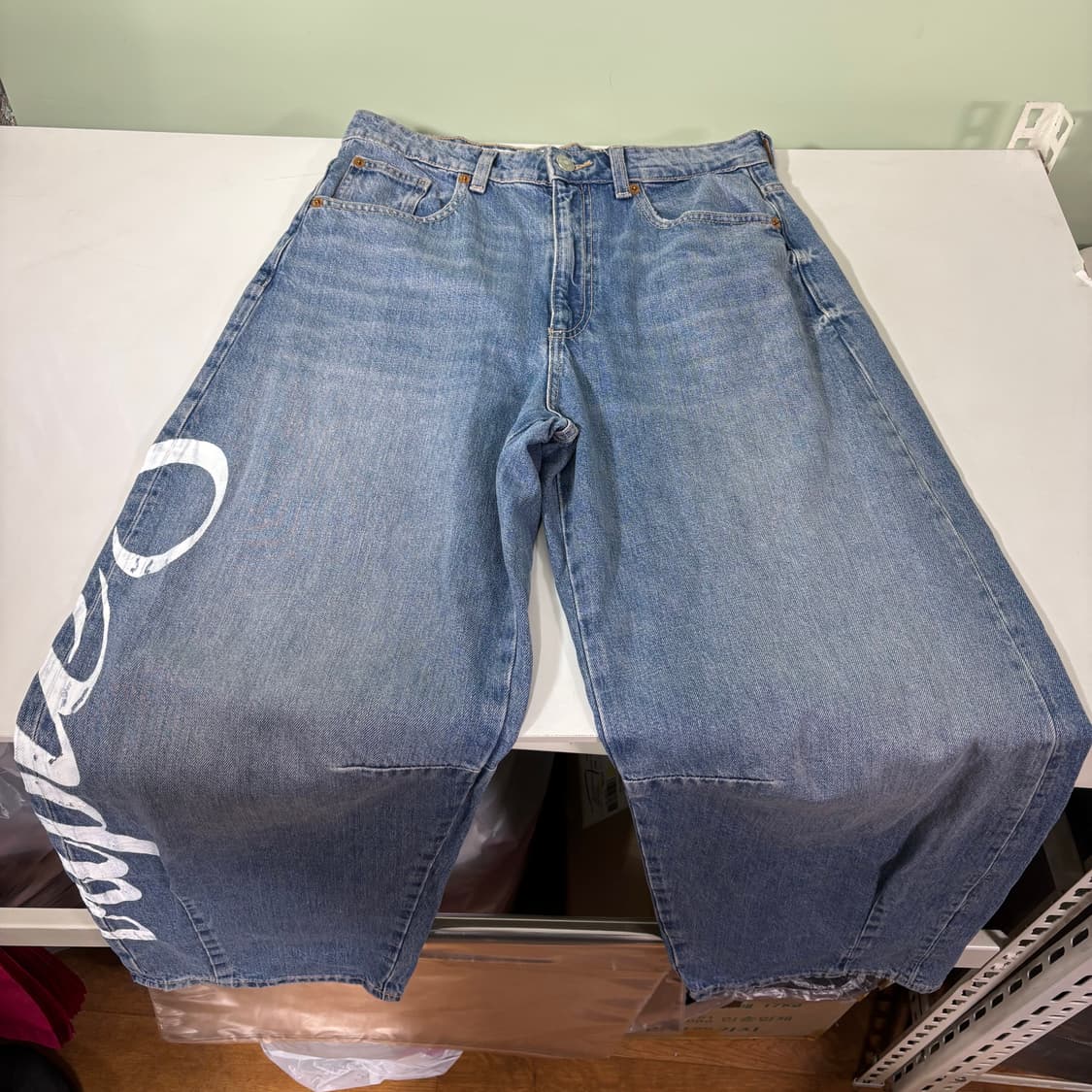 M 자라 연청 스펠아웃 커브드 데님팬츠 상품이미지3