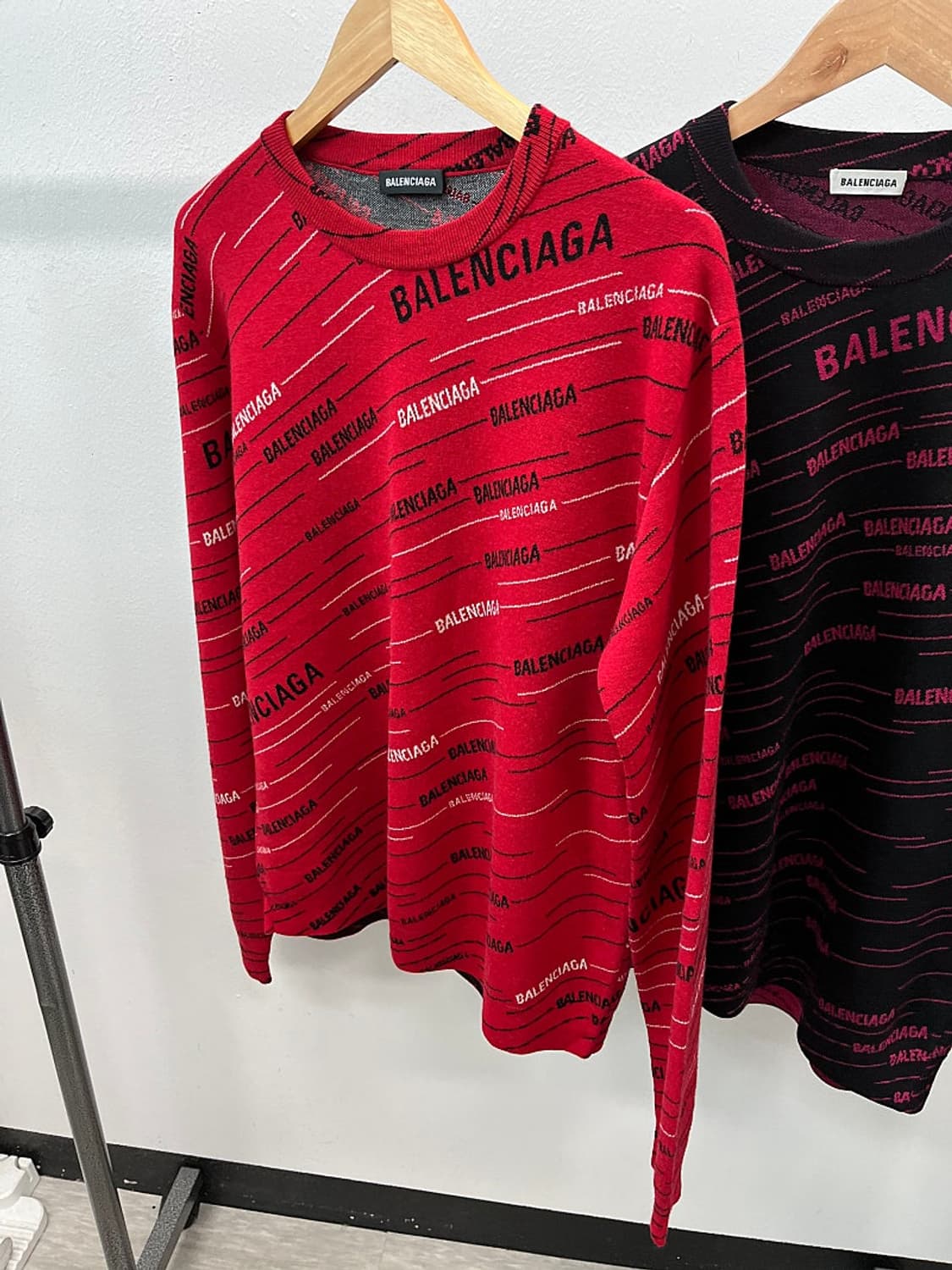 100) 발렌시아가 레드 레터링 니트 상품이미지1