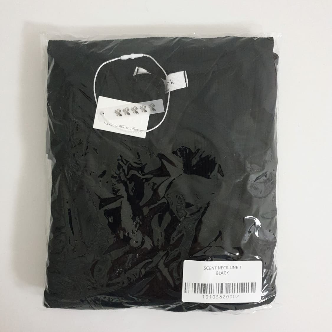 우화 SCENT NECK LINE T BLACK 블랙 검정 티셔츠 상품이미지1