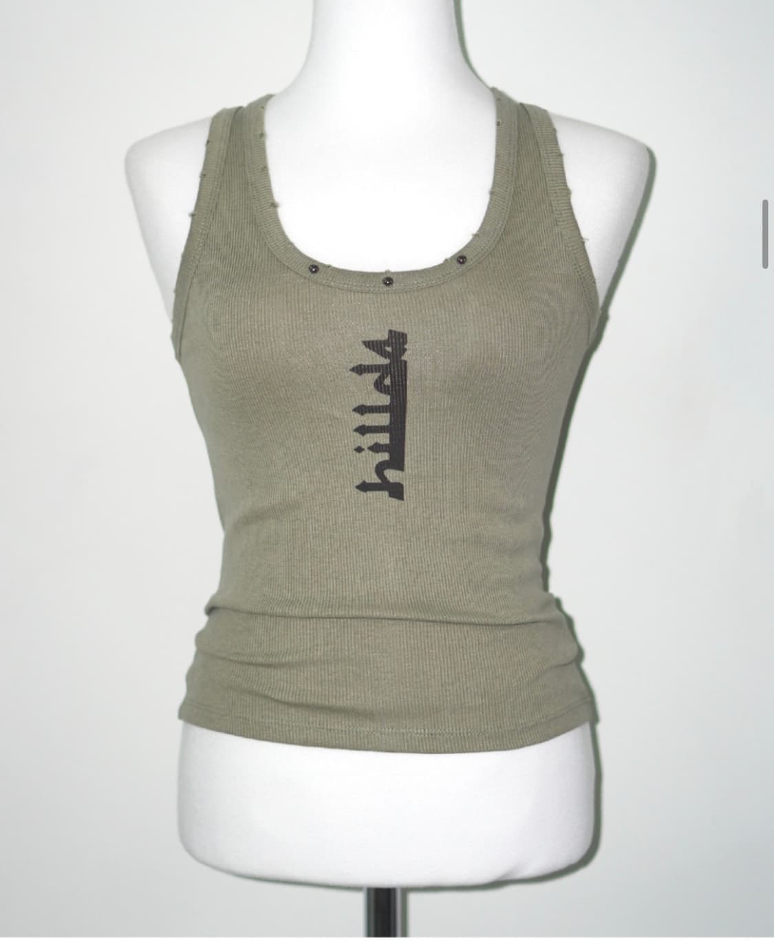 힐다 데미지드 슬리브리스 탑 카키  상품이미지1