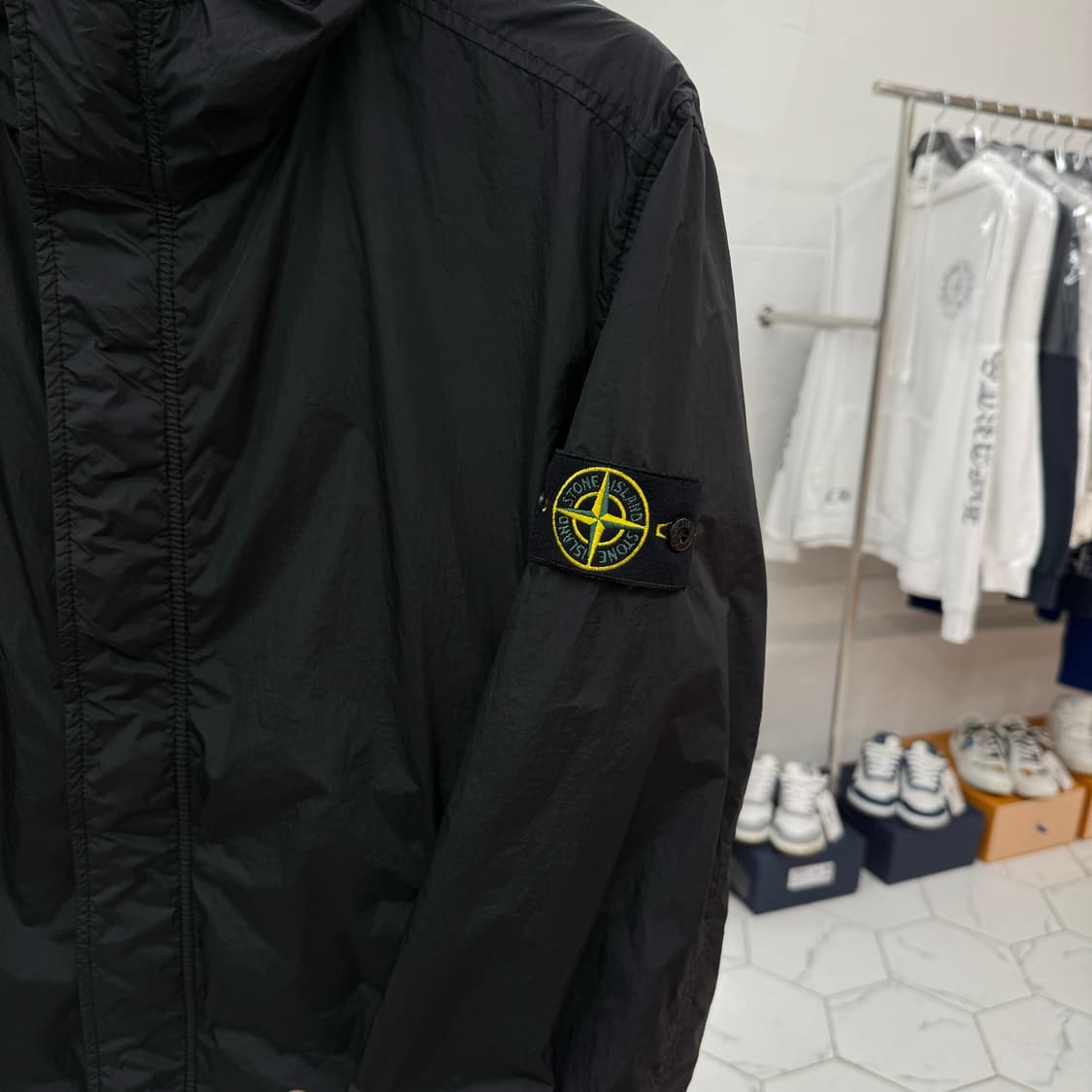 [25년] 스톤아일랜드 크링클랩스 바람막이 L 블랙  상품이미지3