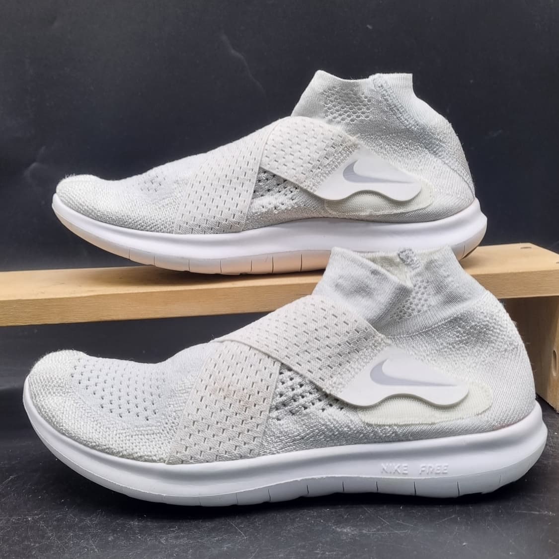 나이키 프리런 모션 플라이니트운동화240 상품이미지1