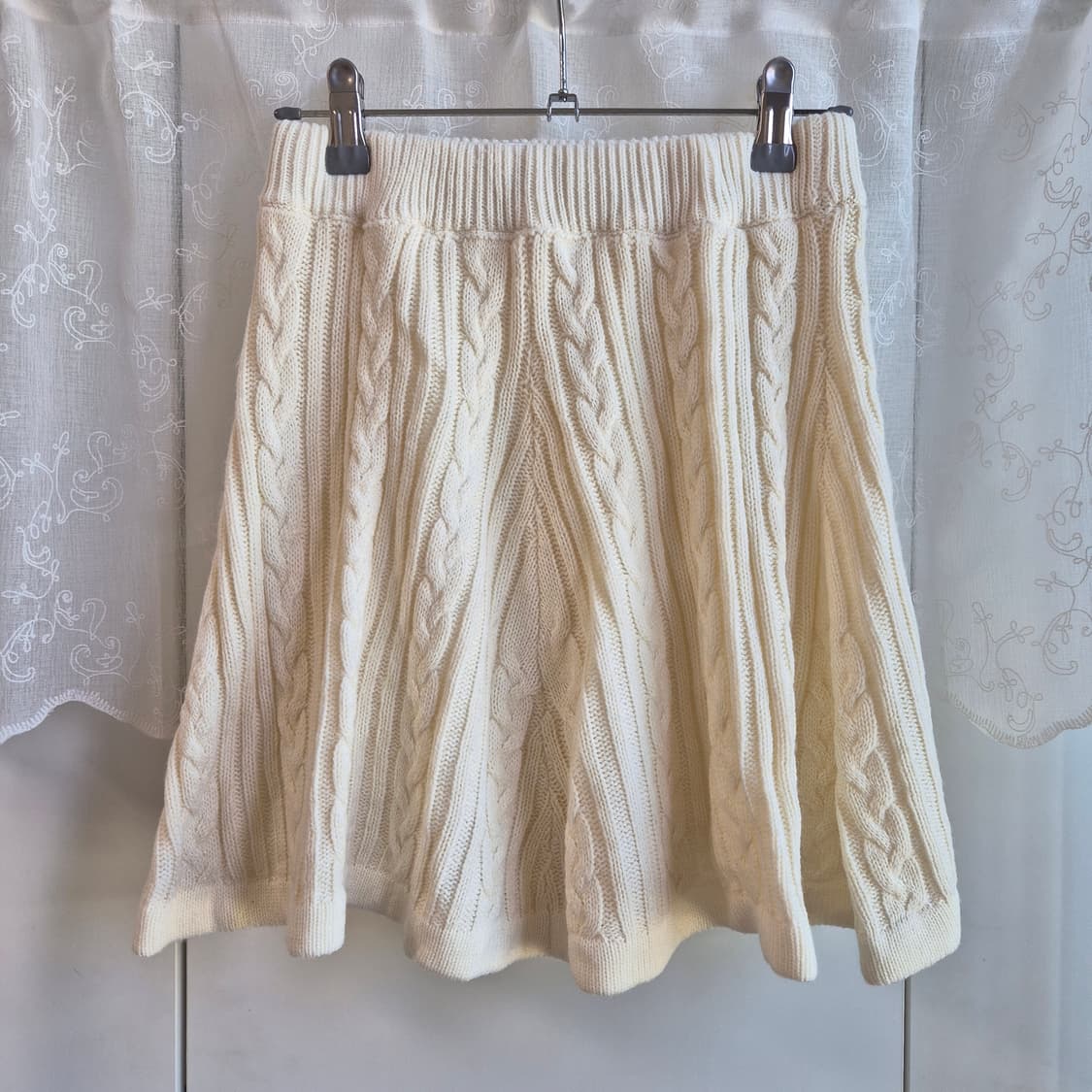 폭닥 화이트 윈터 세트 | 목폴라니트, 아이보리꽈배기니트스커트 상품이미지6