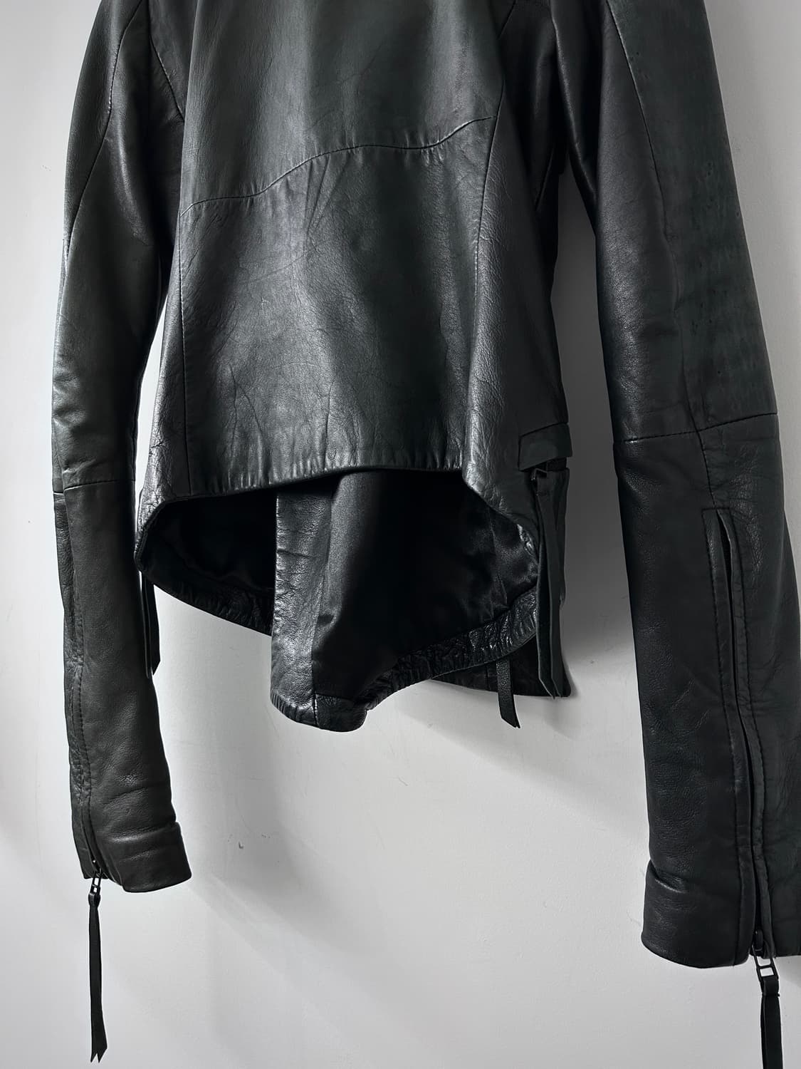 Ekam 비대칭 드레이프 하이넥 램스킨 자켓 상품이미지7