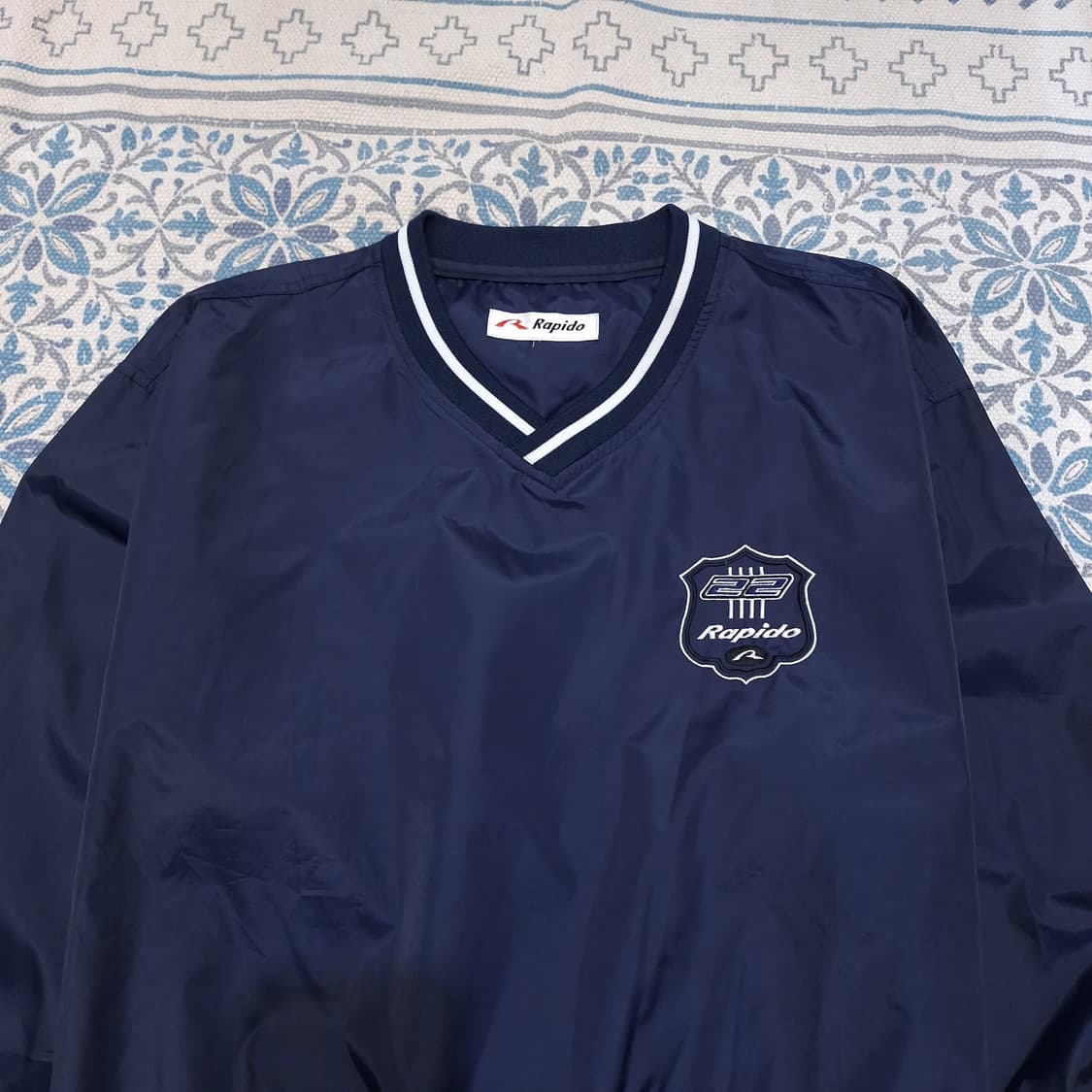 RAPIDO 라피도 네이비 화이트 라이닝 로고패치 올드스쿨 브이넥 웜업 상품이미지4