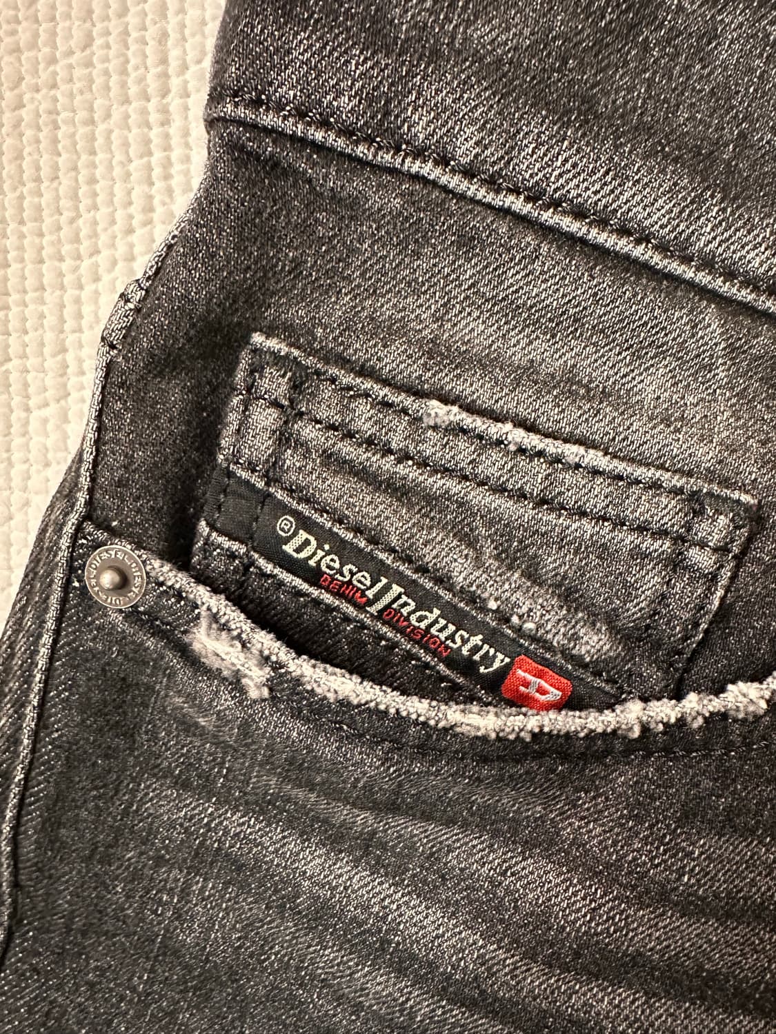 (호시 착용) 24FW 디젤 블랙 워싱 부츠컷 플레어 데님 팬츠 상품이미지4