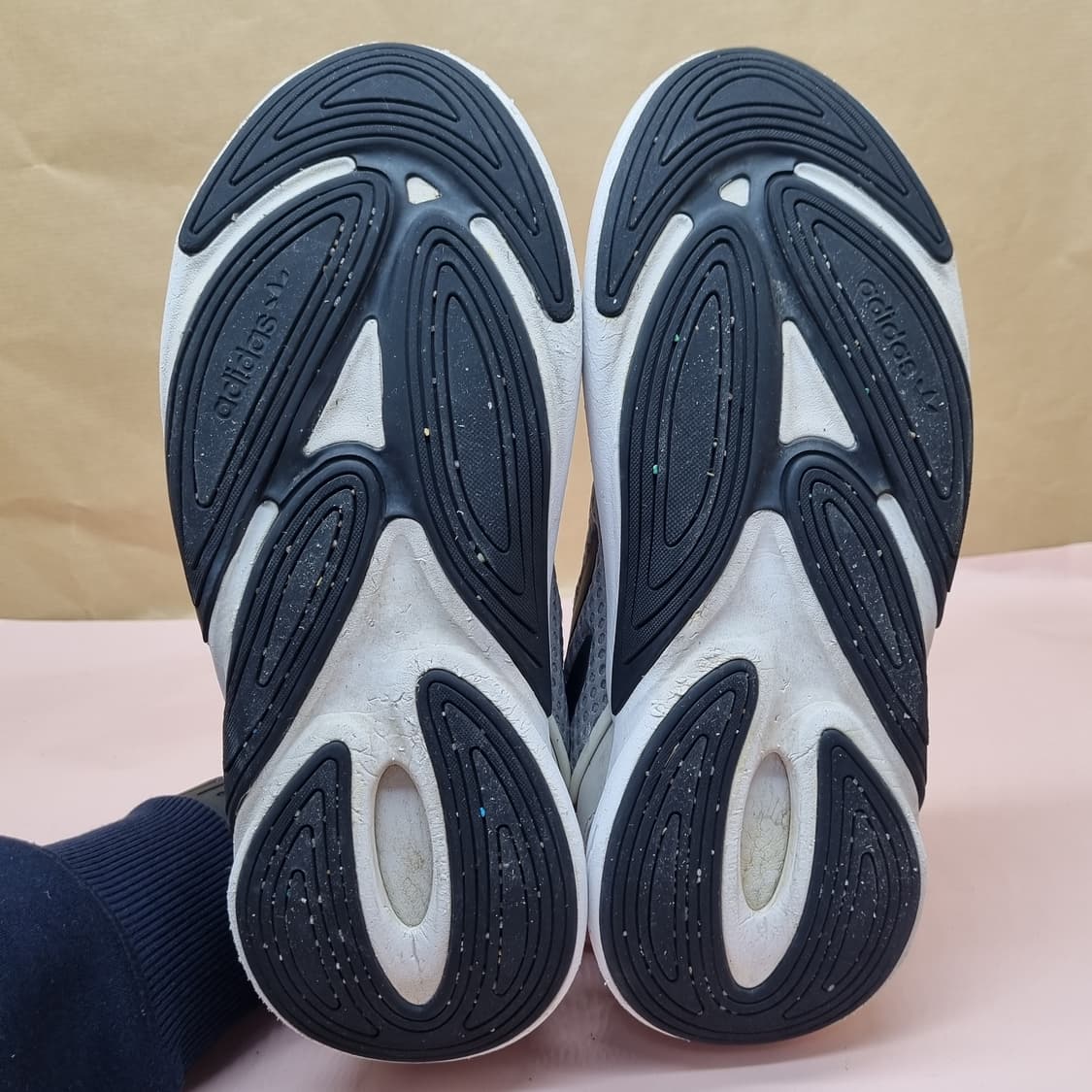 아디다스 오젤리아 여성운동화245 상품이미지3