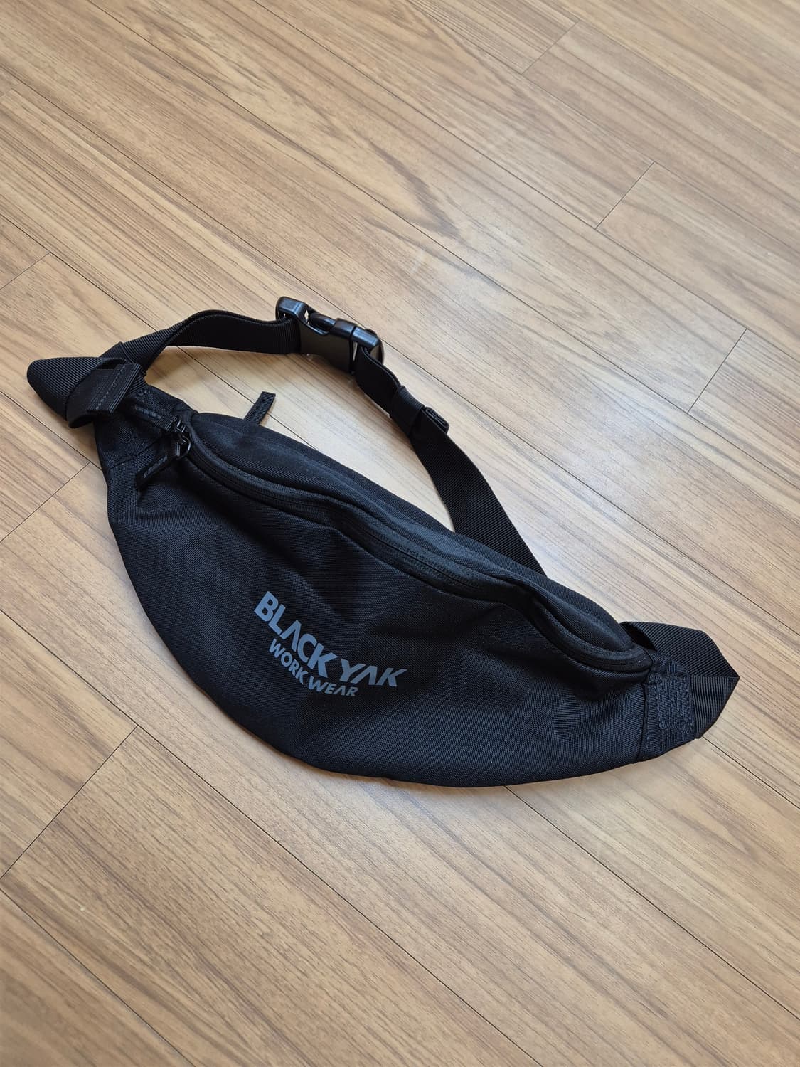 블랙야크 워크웨어 힙색입니다. 등산이나 가벼운 운동할 때 소지품 넣기 딱 상품이미지1