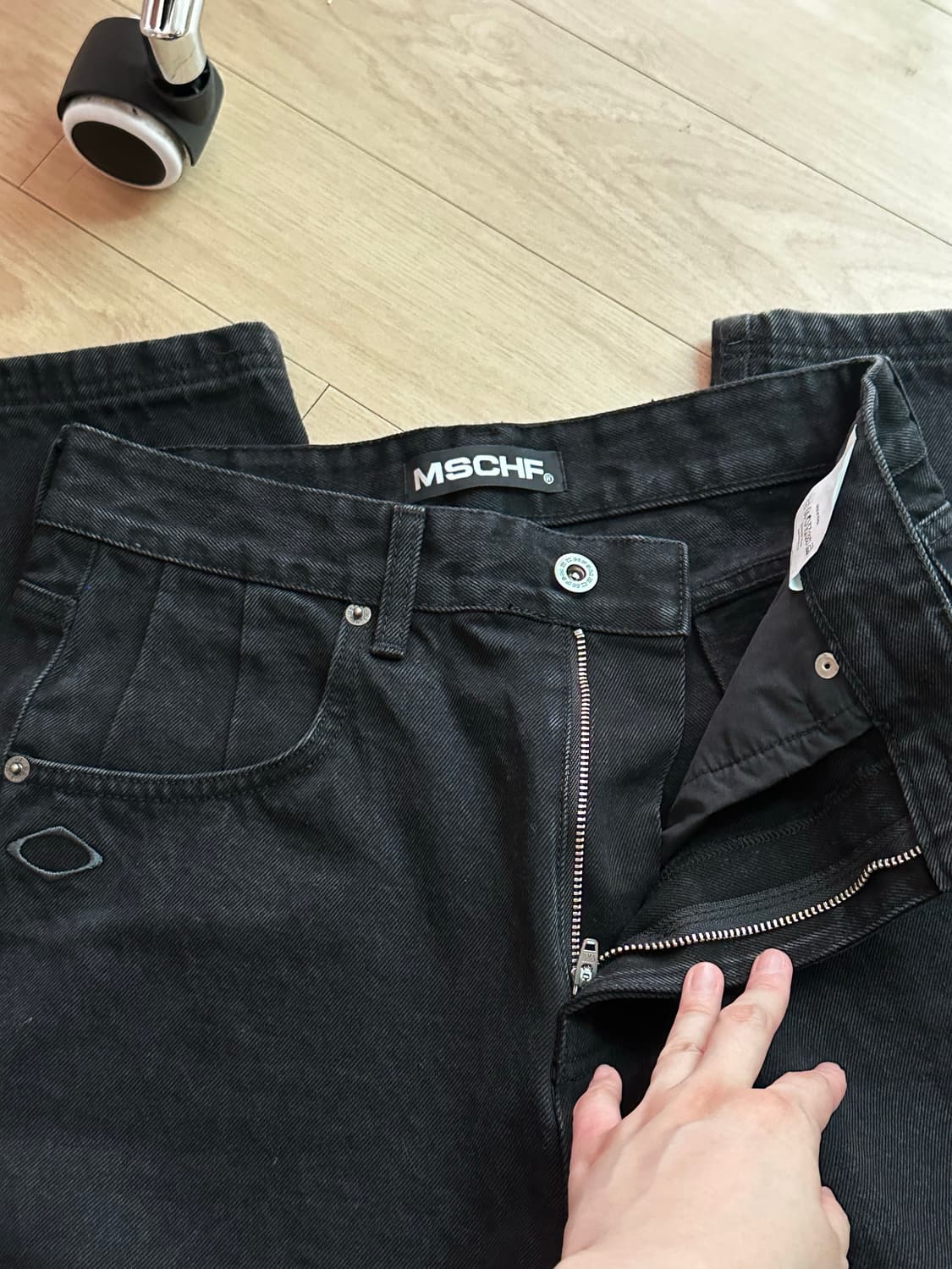 미스치프 롬버스 슬라우치 워시드 진 블랙 상품이미지3