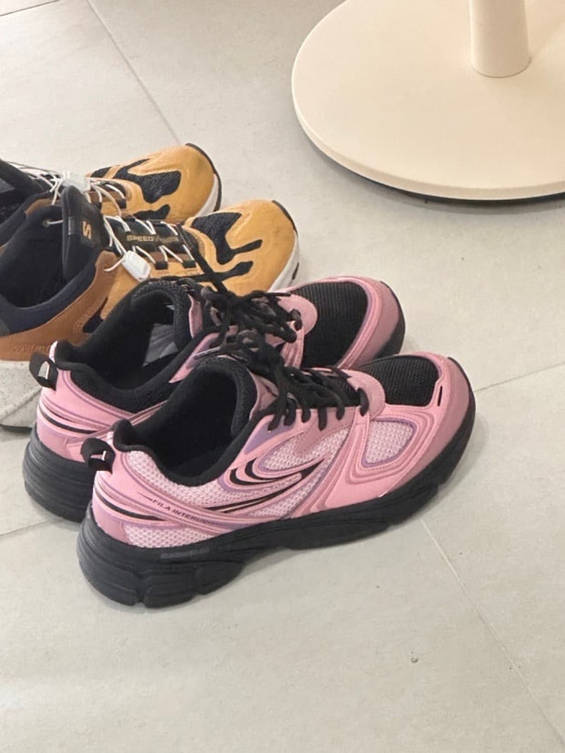 휠라 인터런 핑크블랙 240 상품이미지1