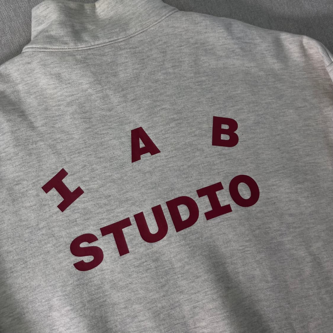 110 아이앱 스튜디오 오트밀 버건디 반집업 맨투맨 상품이미지7