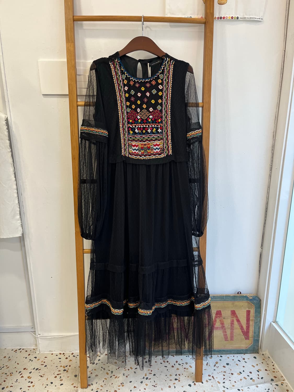 [새상품] 자라(ZARA) 에스닉 비즈 자수 시스루 롱 원피스 상품이미지1