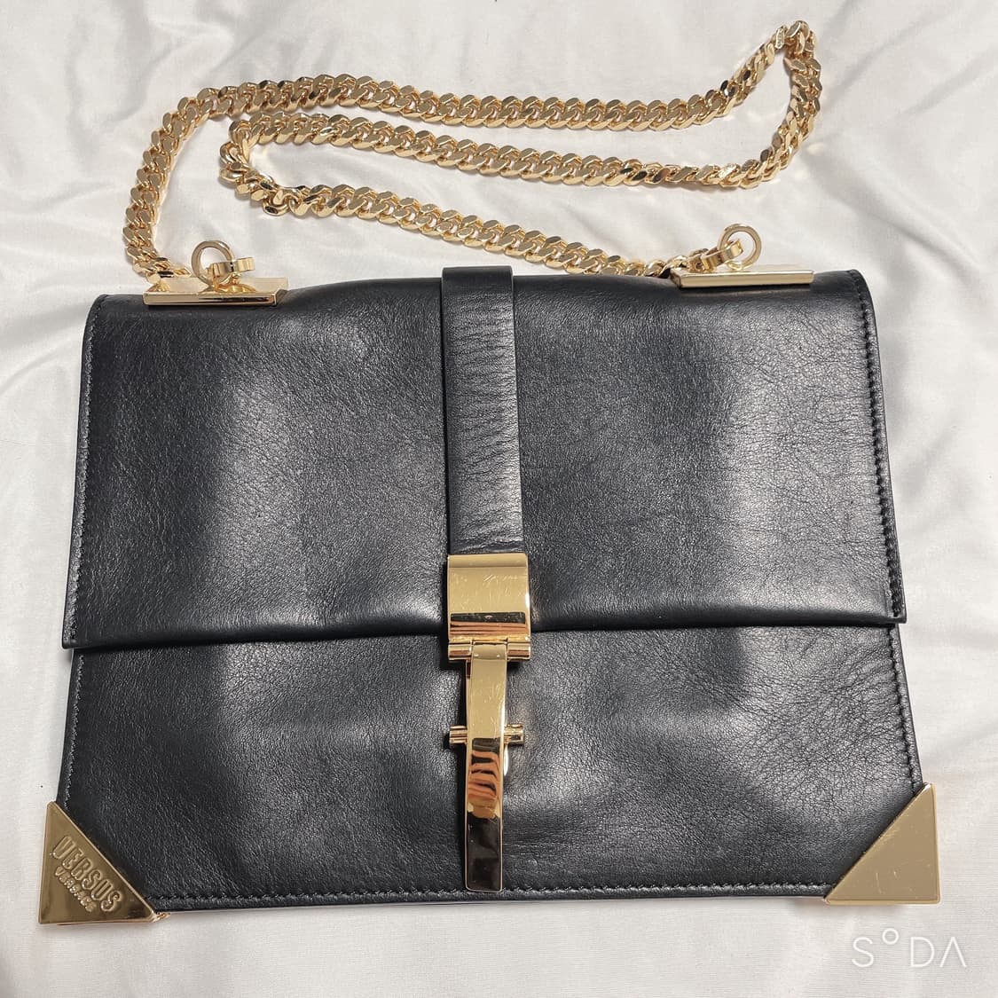 베르사체 Versus 블랙 레더 체인 숄더백 상품이미지1