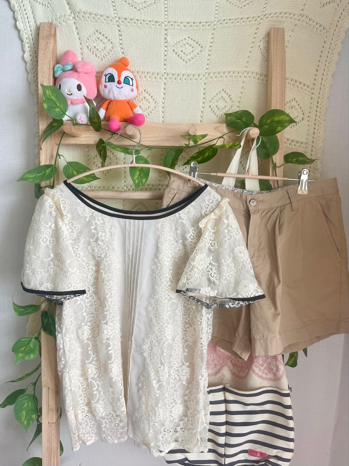 모리걸 빈티지 레이스 프릴 블라우스 💛🖤🎀 상품이미지1