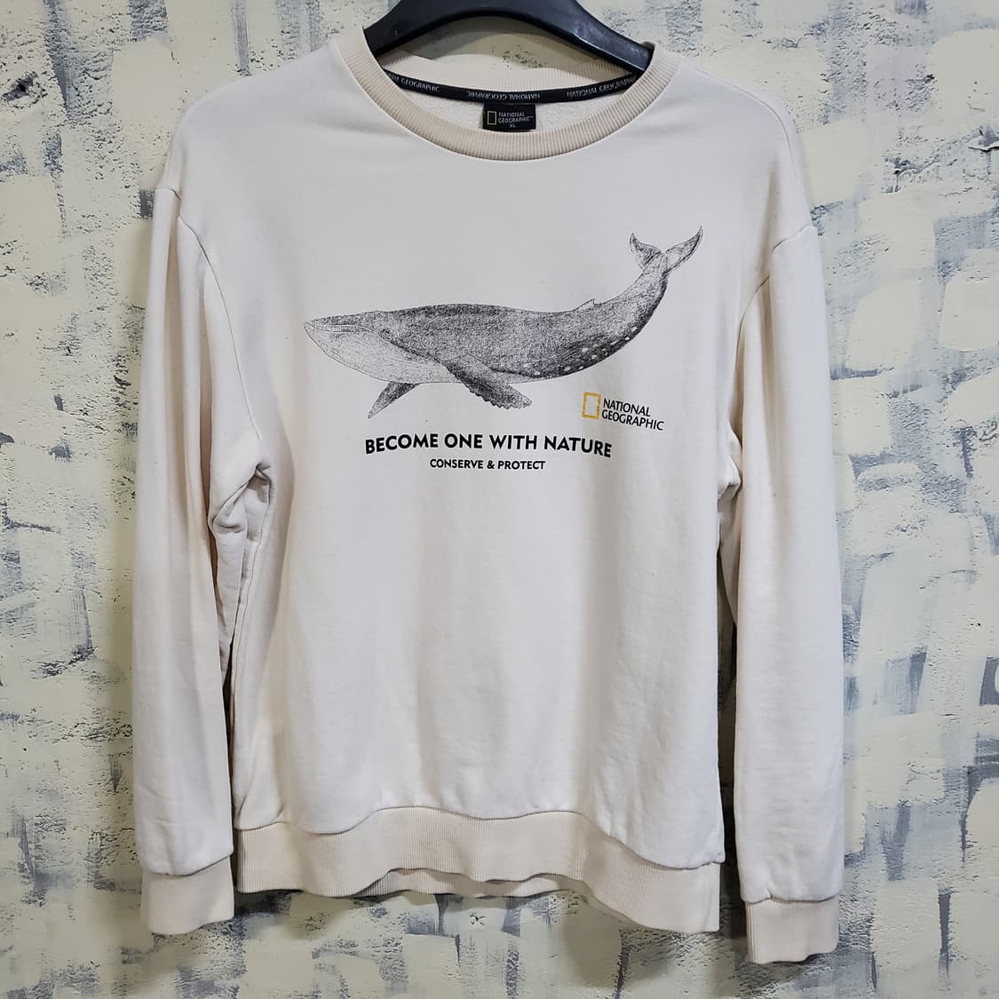 내셔널지오그래픽 흰색 고래 맨투맨  상품이미지1