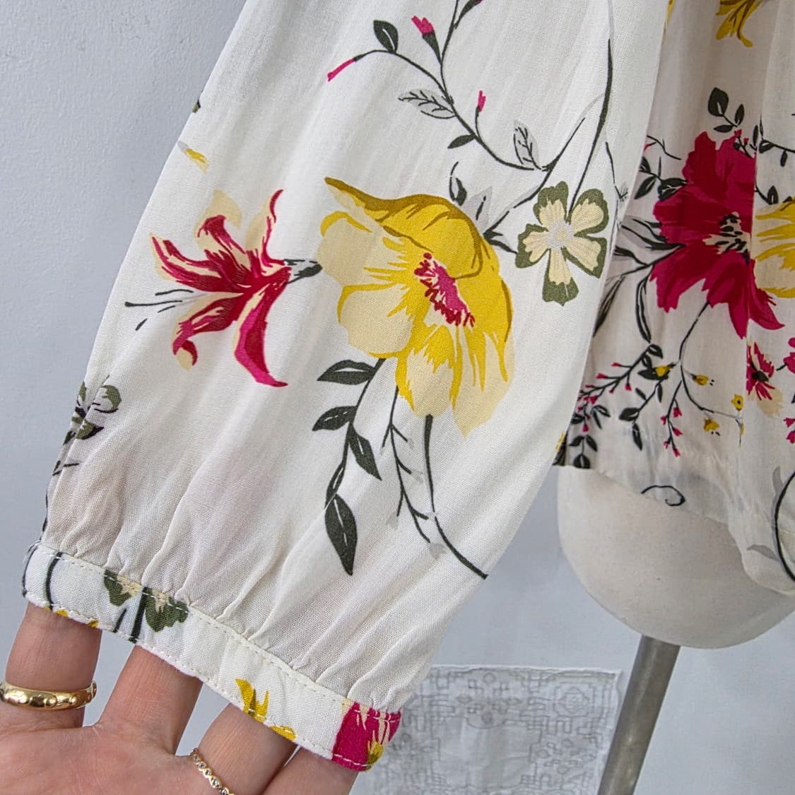 올드네이비 아이보리 플라워 핀턱 보헤미안 블라우스 상품이미지8