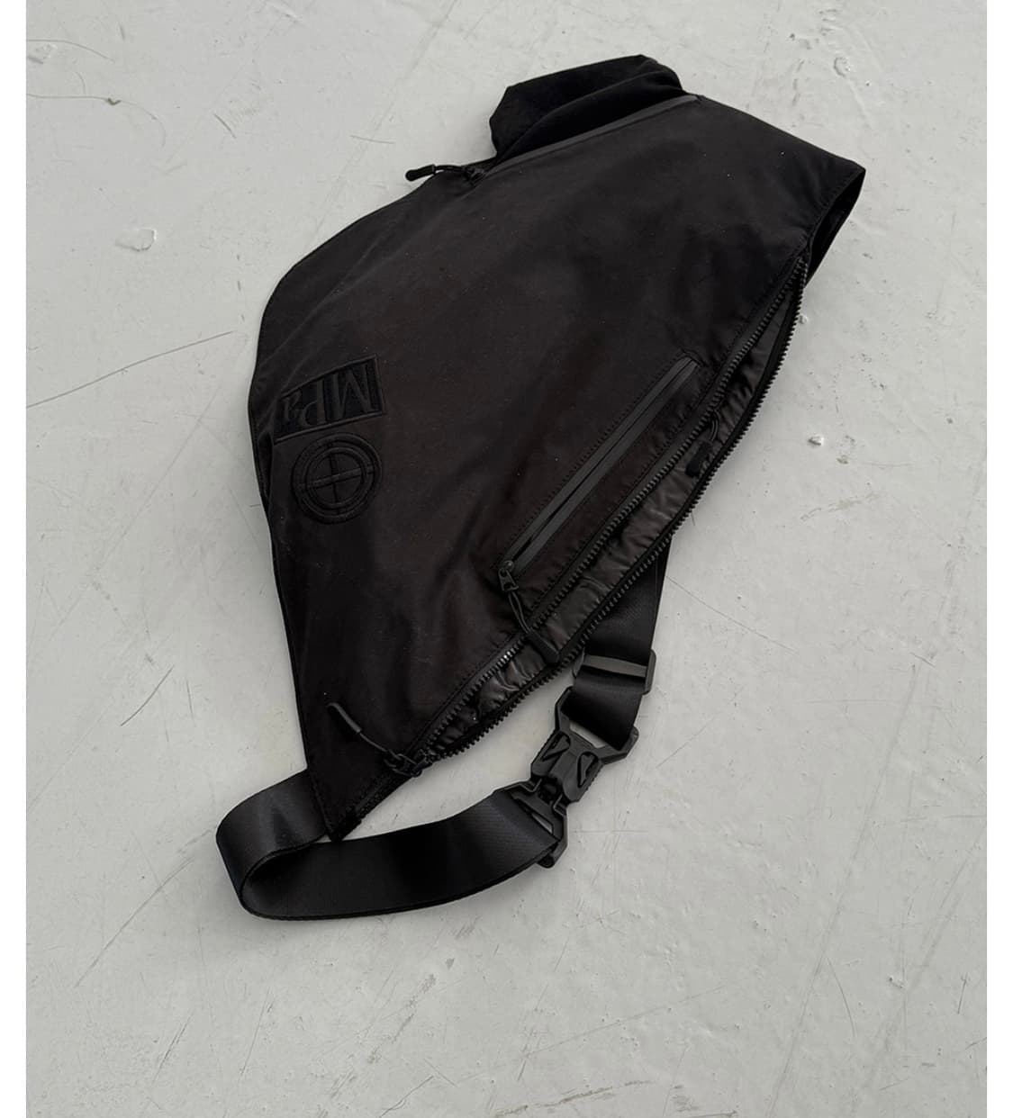 구매) MPa utility sling bag 플라스틱프로덕트 상품이미지1