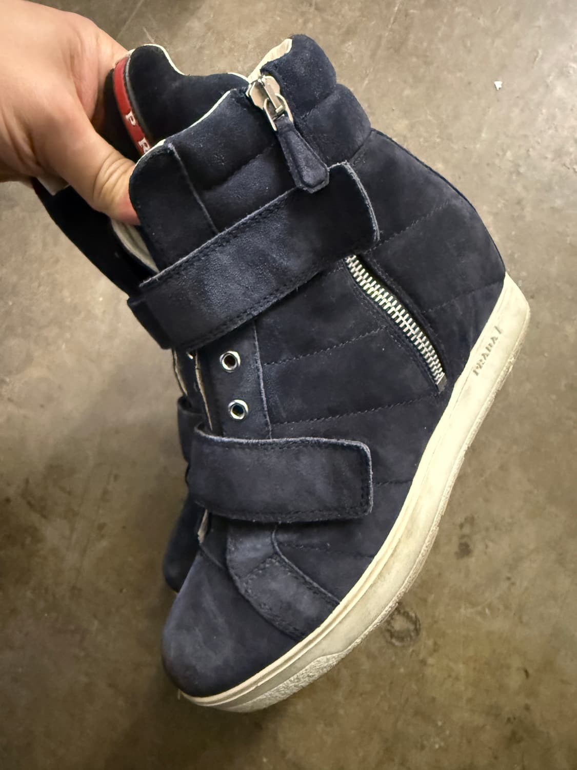 프라다 정품 네이비 블루 스웨이드 하이탑 스니커 36 상품이미지3