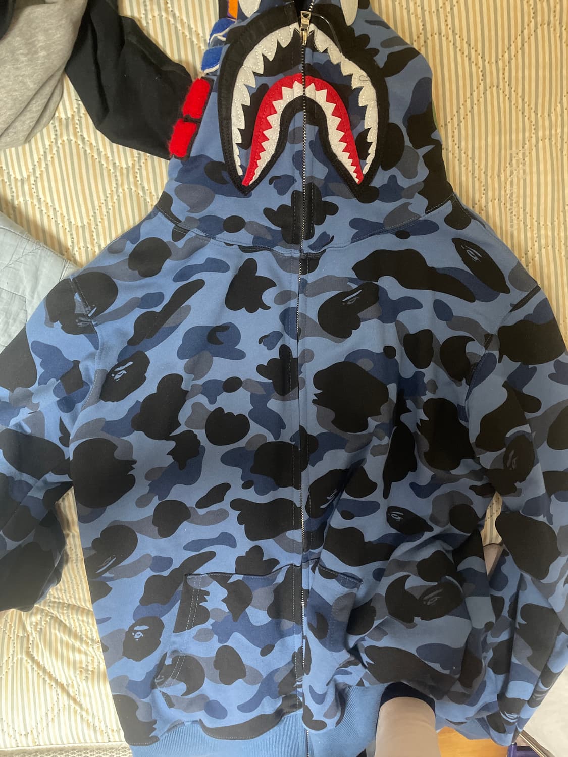 베이프 샤크  후드집업 xl 두 번 착용 상품이미지1