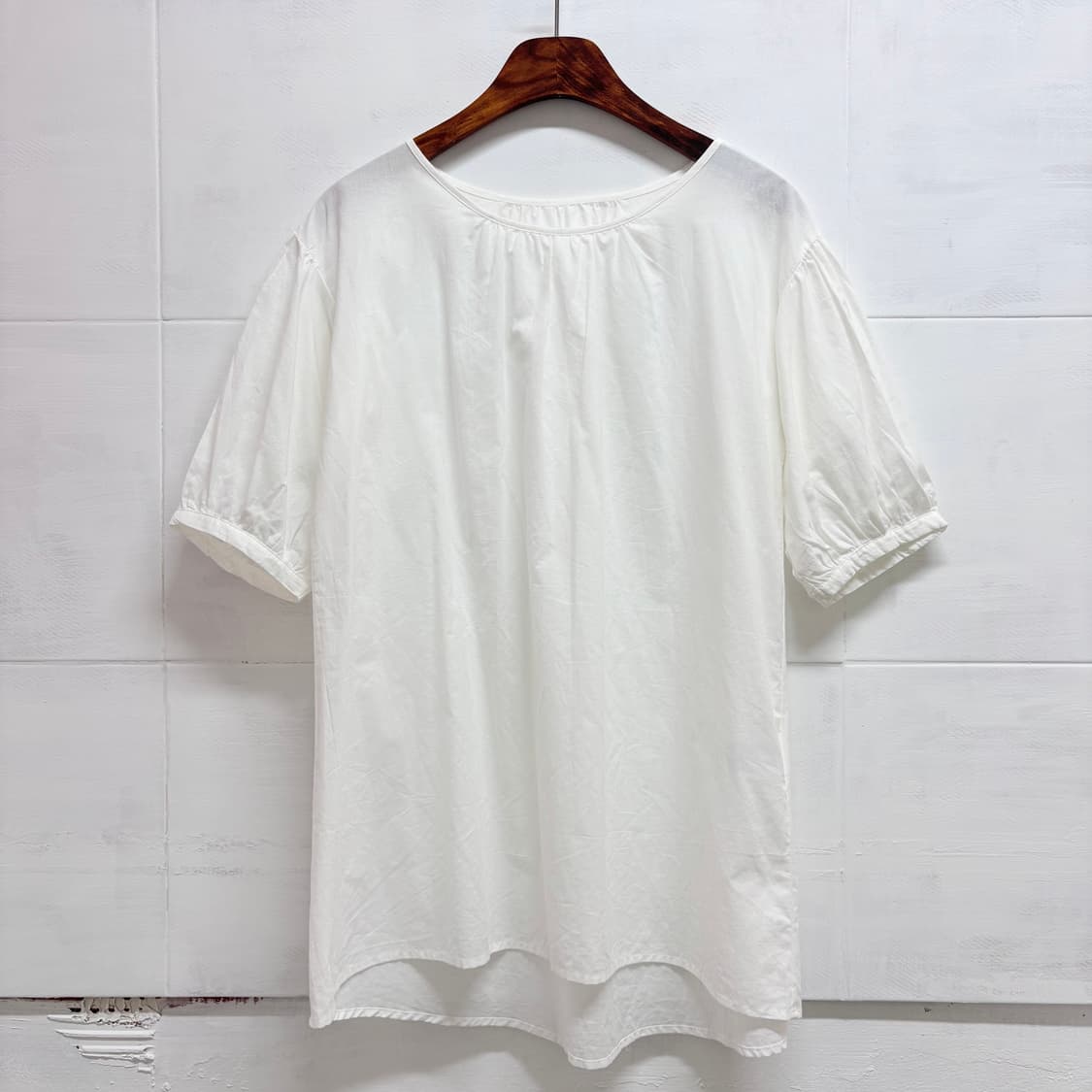 화이트 쉬미즈 모리걸 셔링 블라우스 블라우스 JPN 상품이미지1