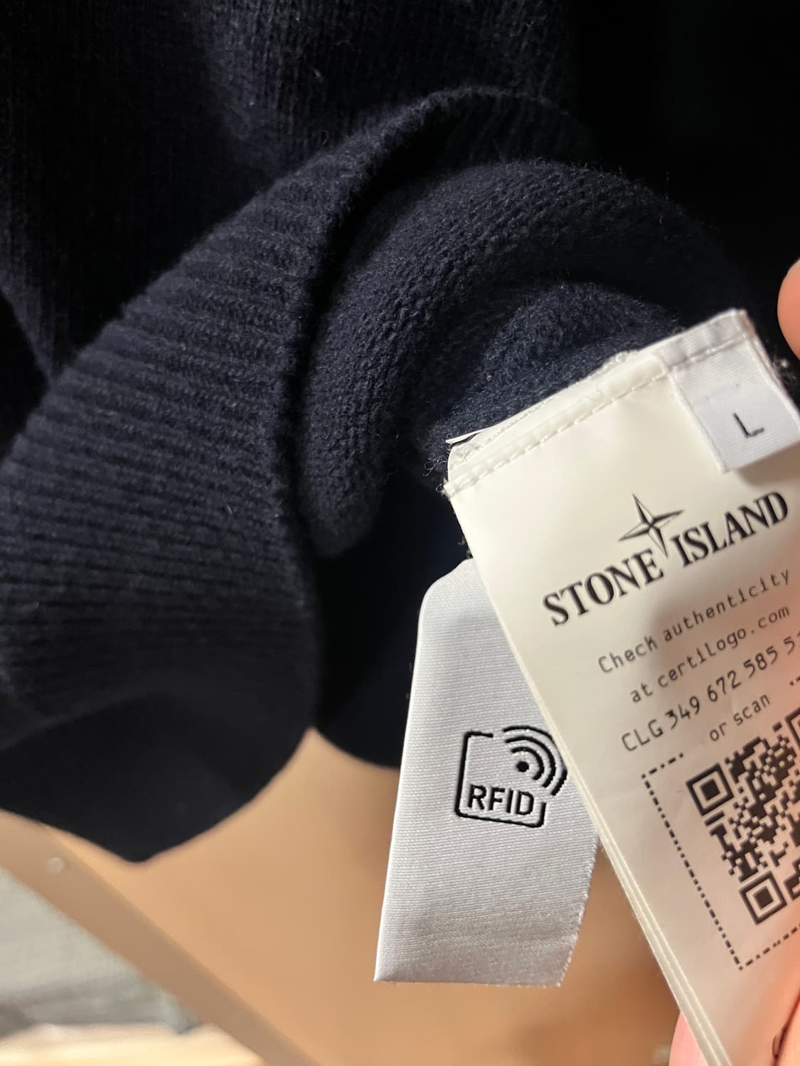 스톤 아일랜드 540A3 하이 넥 하프 버튼 램스울 니트 상품이미지4