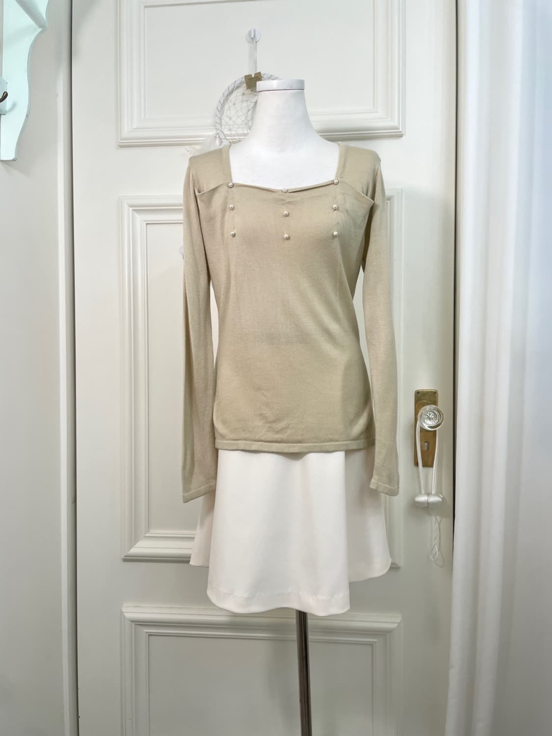 beige pearl point square neck knit top 상품이미지2