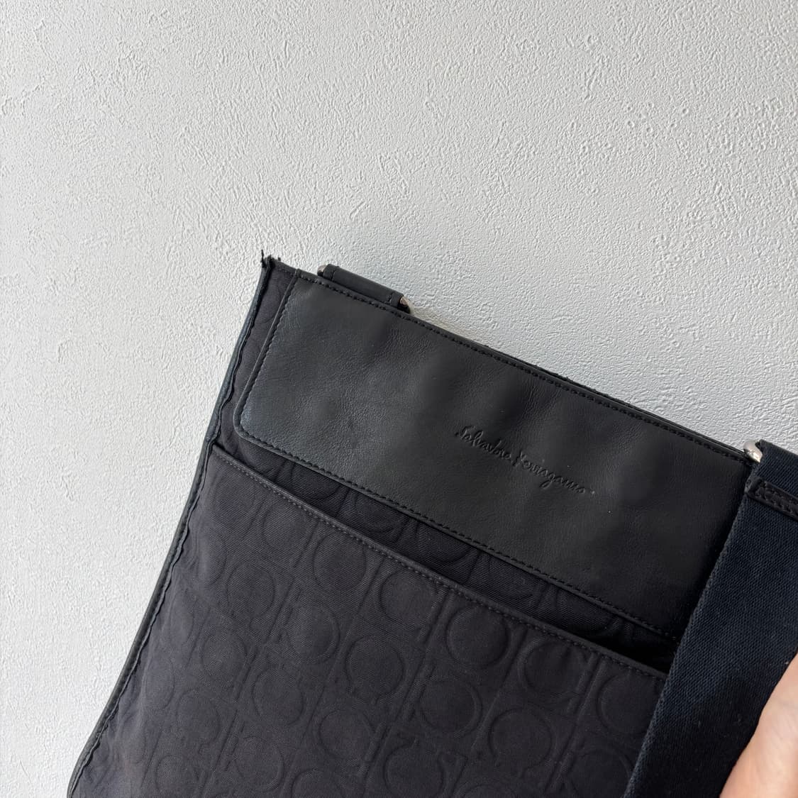 Ferragamo Archival Nero Flat Bag 상품이미지4