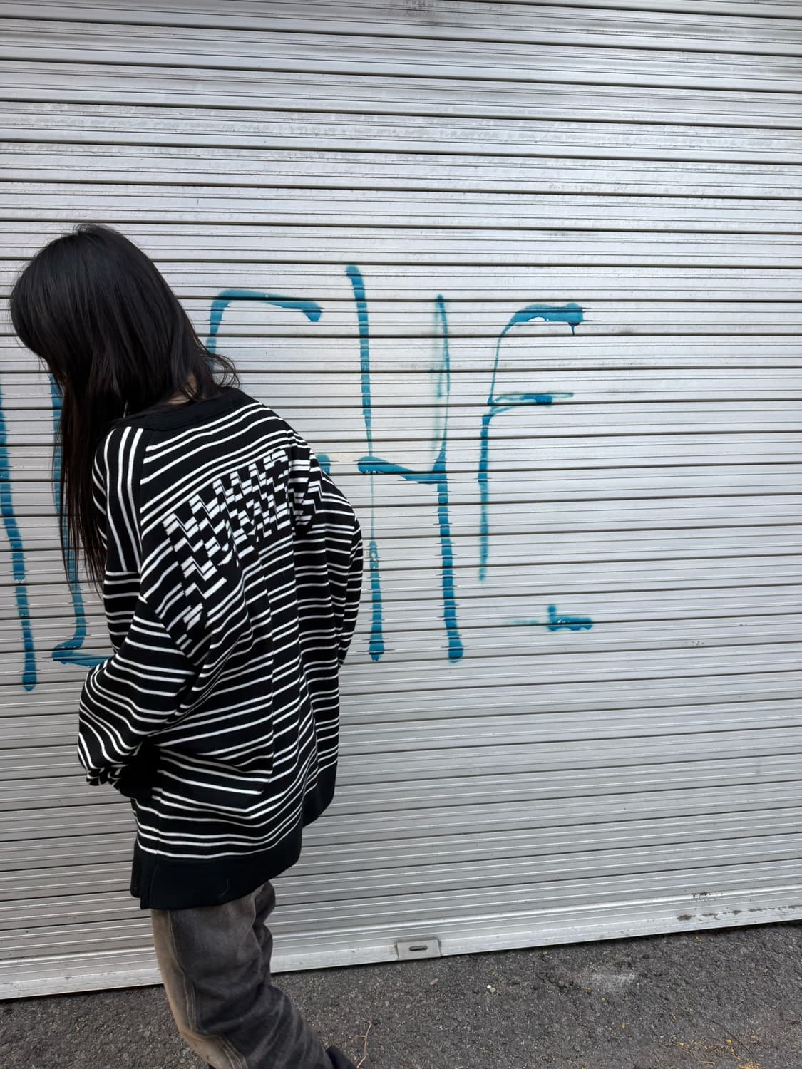 준지 스트라이프 패턴 오버핏 니트 롱 슬리브 상품이미지1