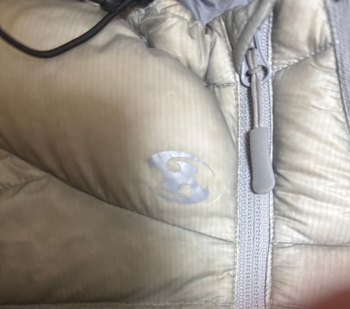 2) 산산기어 서픽스 푸퍼 자켓 그레이 24FW 상품이미지7