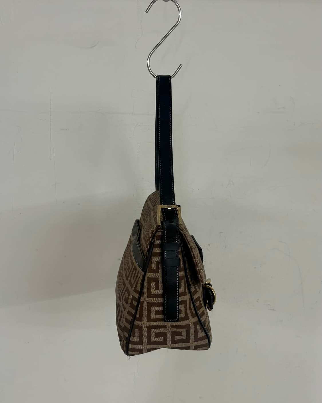 지방시 시그니처 4G 캔버스 가죽 플랩 숄더백 상품이미지5