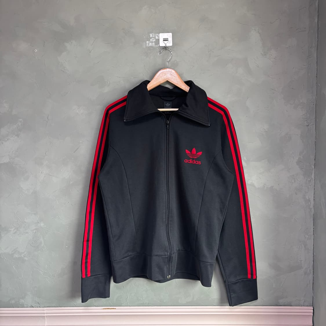 아디다스 빅로고 유로파 져지 트랙탑 검빨 상품이미지1