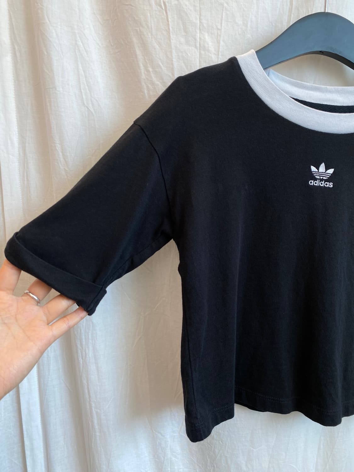 ADIDAS 블랙 크롭 반팔티셔츠(M) 상품이미지5