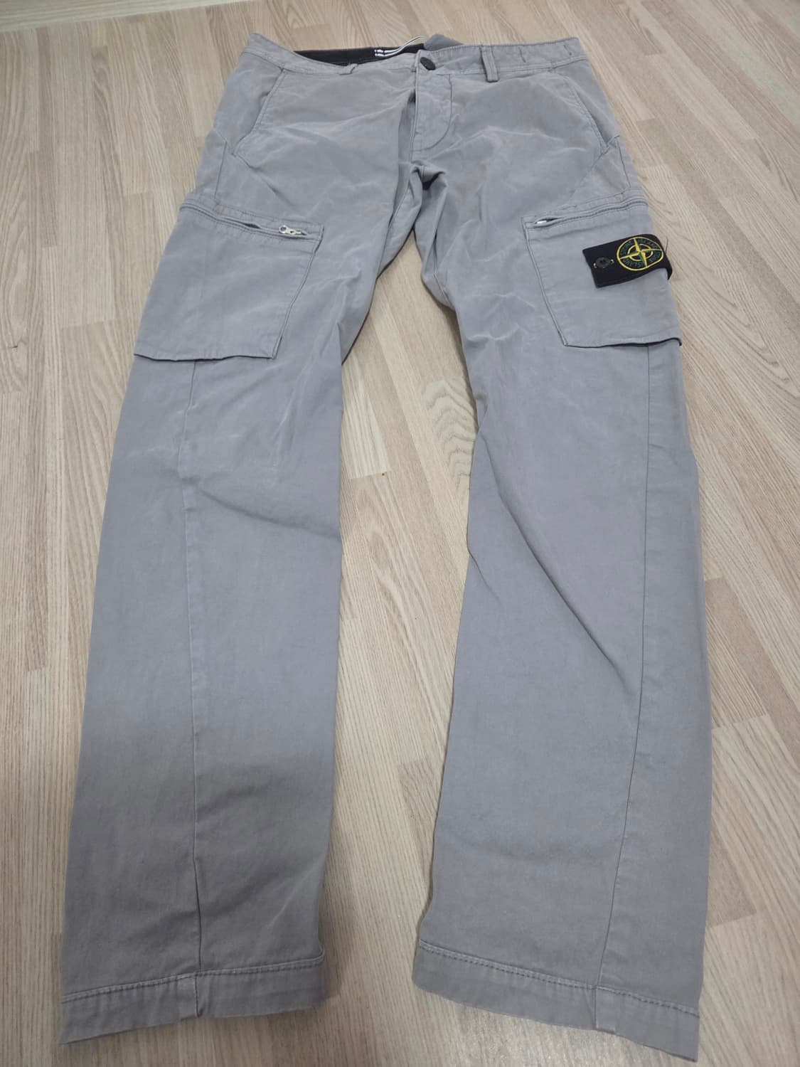 스톤아일랜드 그레이 색상 카고 바지34 상품이미지1