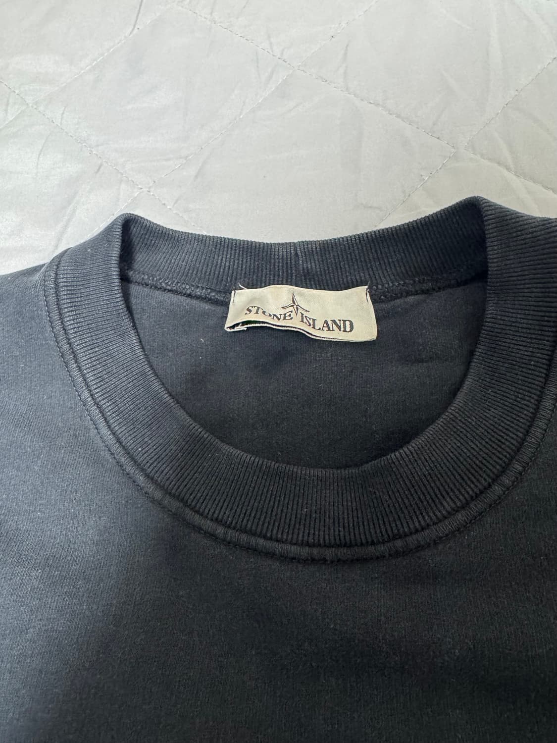 [L]22FW 스톤아일랜드 크루넥 네이비 맨투맨 상품이미지3