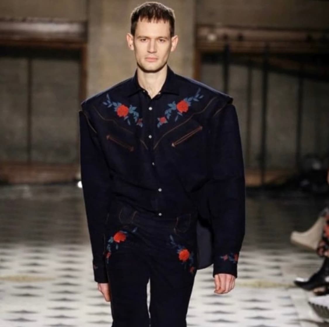 베트멍 17FW 웨스턴 플라워 자수 셔츠 상품이미지1