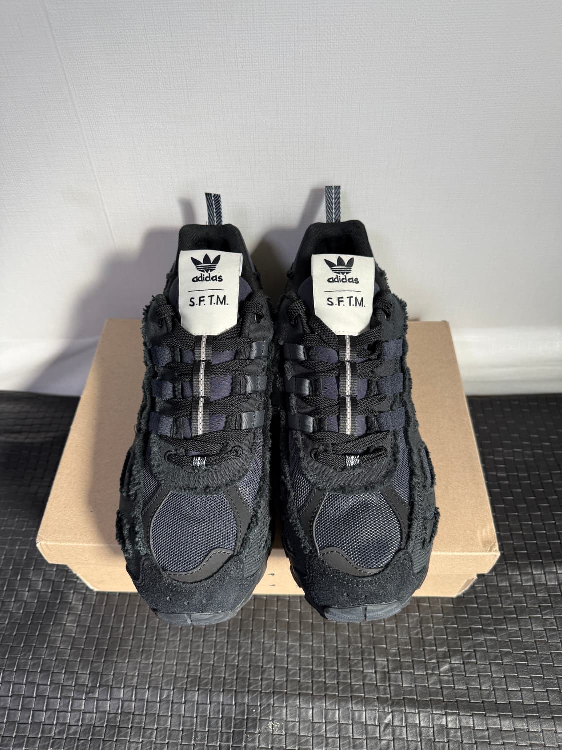 아디다스 X 송포더뮤트 쉐도우터프 블랙 상품이미지1