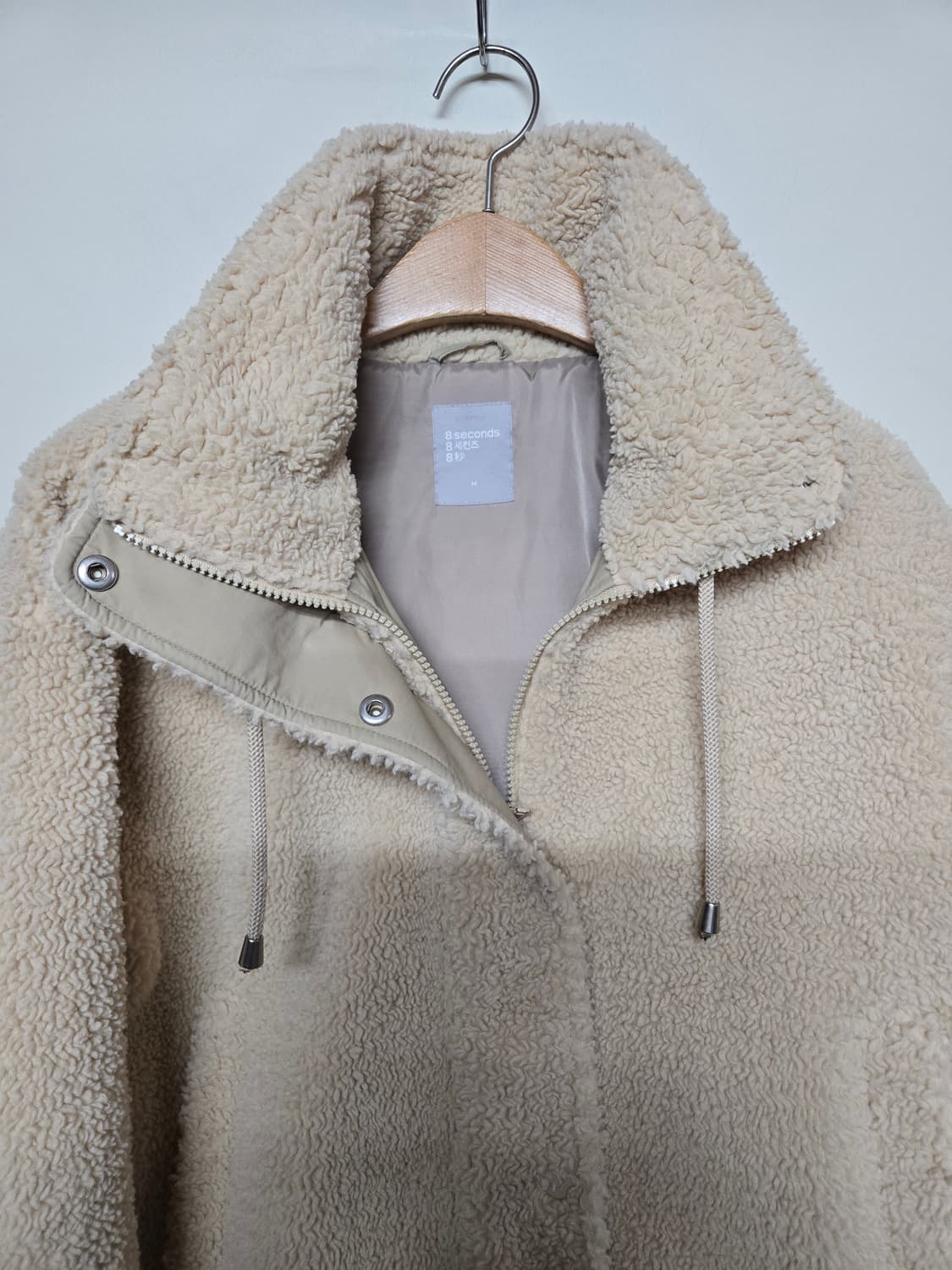 8세컨즈 하이넥 베이지 뽀글이 숏 자켓 M 상품이미지4