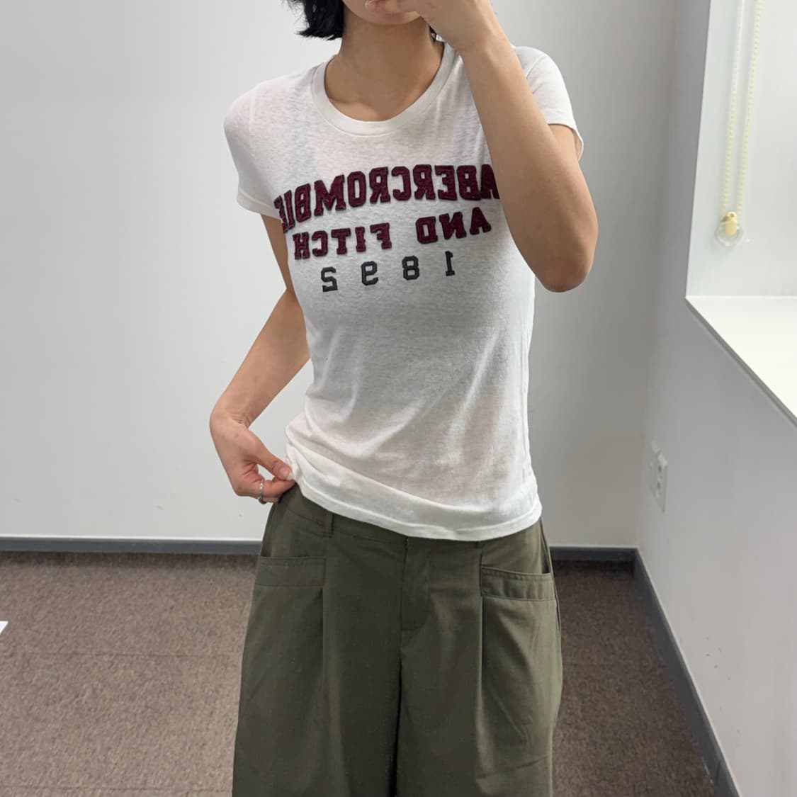 Abercrombie 아베크롬비 스펠아웃로고 아이보리 반팔 상품이미지1