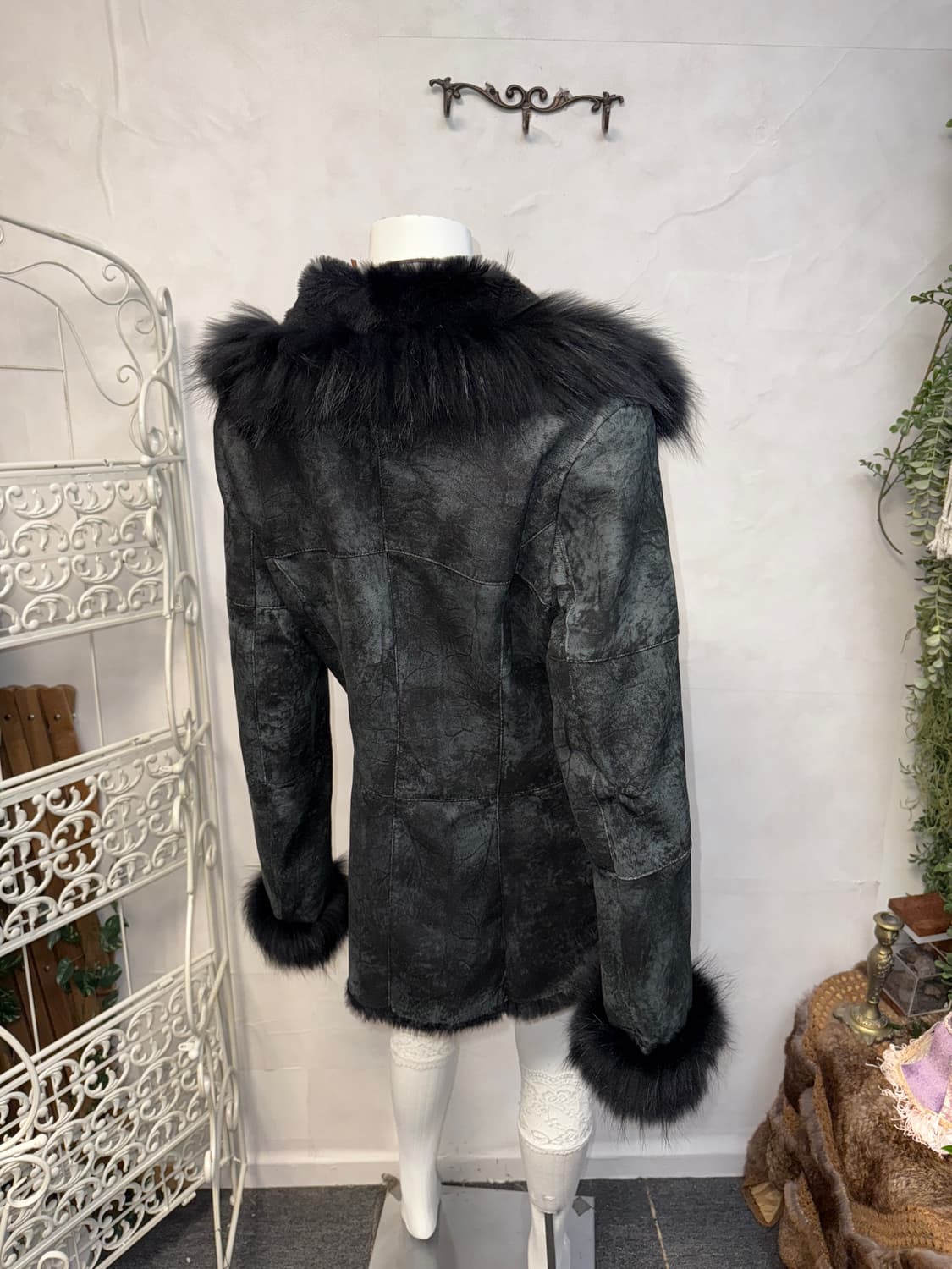 Charcoal tie dye rabbit fur trimmed 무스탕 상품이미지5